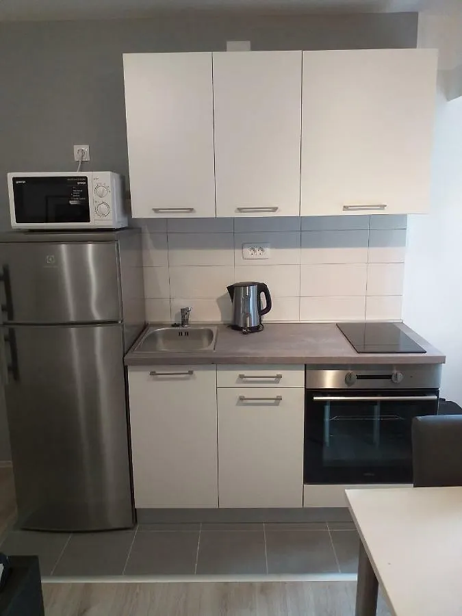 Apartman Nikol I Petra, 50M From The Beach Apartment Bibinje