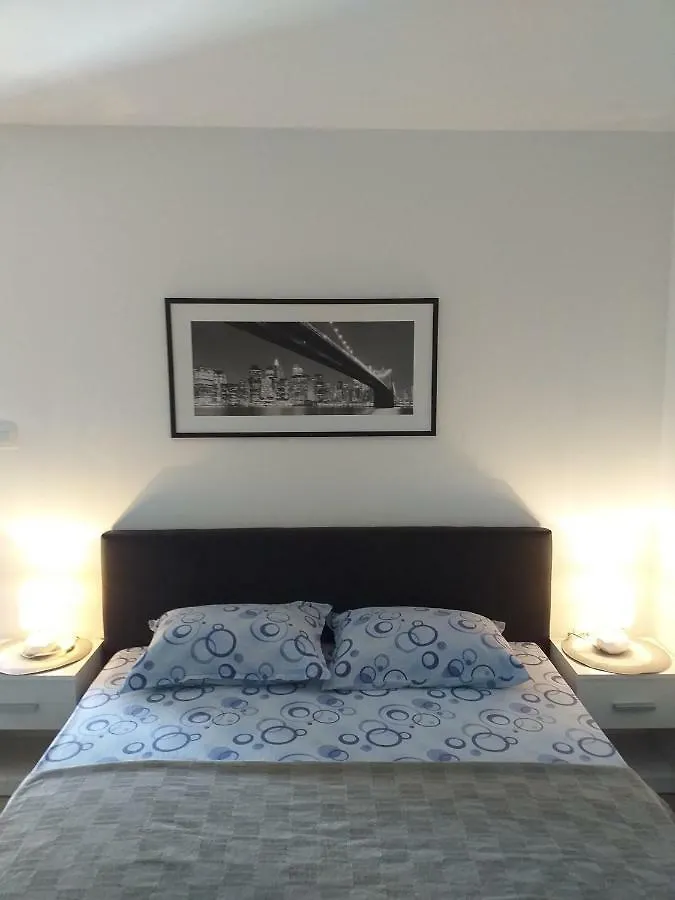 Apartman Nikol I Petra, 50M From The Beach Apartment Bibinje